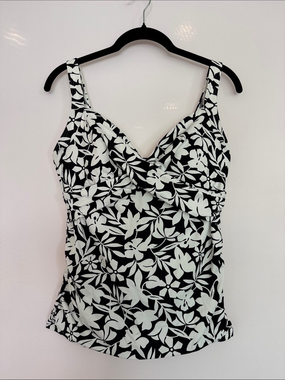 Lands’ End Black & White Floral Underwire Tankini Top